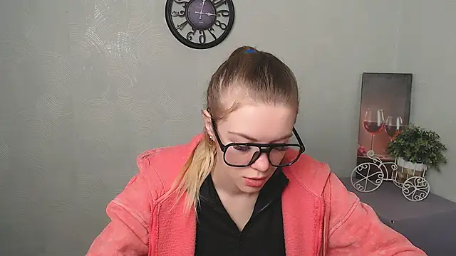 Snapshot of AliceFlirtt_ chatting on February 28, 2025, 8:09 am AliceFlirtt online show from February 28, 2025, 8:09 am