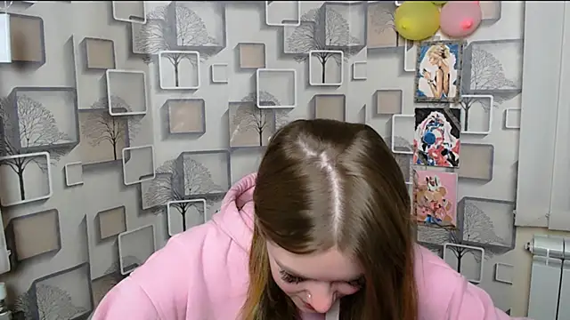 Snapshot of AliceFlirtt_ chatting on March 3, 2025, 8:38 am AliceFlirtt online show from March 3, 2025, 8:38 am