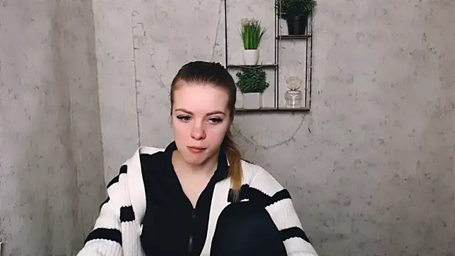 Snapshot of AliceFlirtt_ chatting on March 5, 2025, 11:38 am AliceFlirtt online show from March 5, 2025, 11:38 am