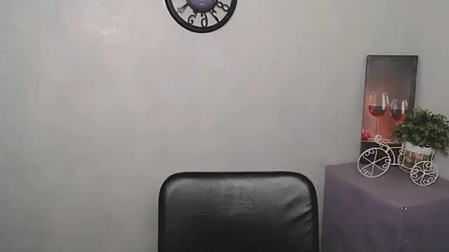 Snapshot of AliceFlirtt_ chatting on March 8, 2025, 8:33 am AliceFlirtt online show from March 8, 2025, 8:33 am