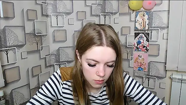 Snapshot of AliceFlirtt_ chatting on March 13, 2025, 8:37 am AliceFlirtt online show from March 13, 2025, 8:37 am