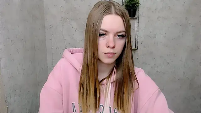 Snapshot of AliceFlirtt_ chatting on March 17, 2025, 1:08 pm AliceFlirtt online show from March 17, 2025, 1:08 pm