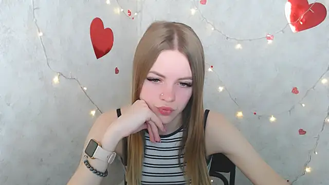 Snapshot of AliceFlirtt_ chatting on March 21, 2025, 6:18 pm AliceFlirtt online show from March 21, 2025, 6:18 pm