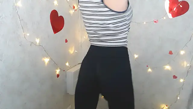 Snapshot of AliceFlirtt_ chatting on March 22, 2025, 9:34 am AliceFlirtt online show from March 22, 2025, 9:34 am