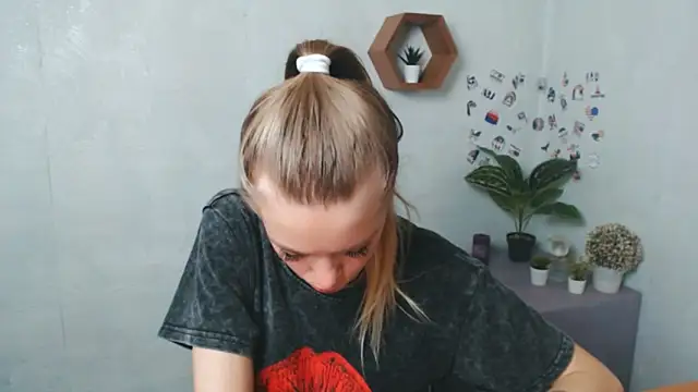 Snapshot of AliceFlirtt_ chatting on September 9, 2025, 9:53 am AliceFlirtt online show from September 9, 2025, 9:53 am