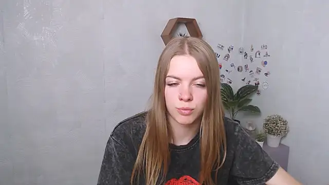 Snapshot of AliceFlirtt_ chatting on September 10, 2025, 9:20 am AliceFlirtt online show from September 10, 2025, 9:20 am