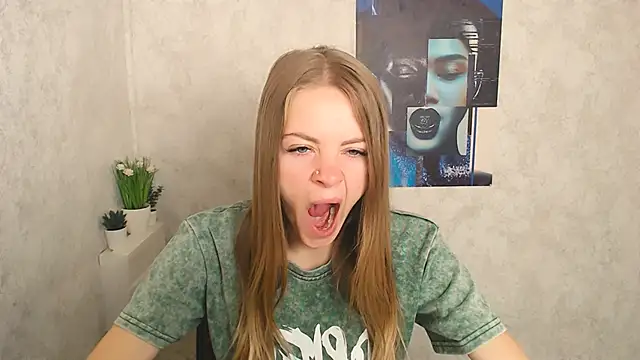 Snapshot of AliceFlirtt_ chatting on September 13, 2025, 8:36 am AliceFlirtt online show from September 13, 2025, 8:36 am