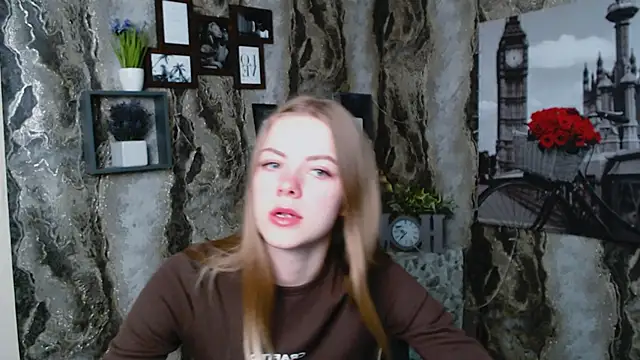 Snapshot of AliceFlirtt_ chatting on September 22, 2025, 10:06 am AliceFlirtt online show from September 22, 2025, 10:06 am