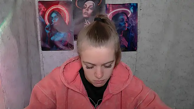 Snapshot of AliceFlirtt_ chatting on September 24, 2025, 8:17 am AliceFlirtt online show from September 24, 2025, 8:17 am