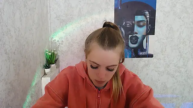 Snapshot of AliceFlirtt_ chatting on October 2, 2025, 8:10 am AliceFlirtt online show from October 2, 2025, 8:10 am