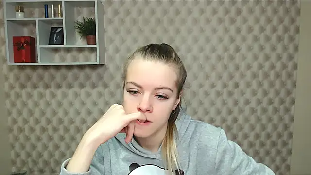 Snapshot of AliceFlirtt_ chatting on October 16, 2025, 8:15 am AliceFlirtt online show from October 16, 2025, 8:15 am