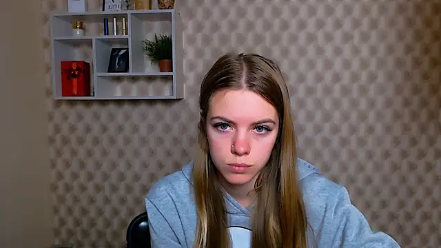 Snapshot of AliceFlirtt_ chatting on October 28, 2025, 8:29 am AliceFlirtt online show from October 28, 2025, 8:29 am