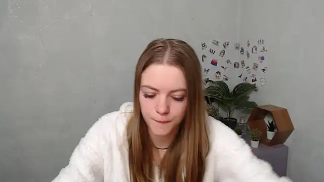 Snapshot of AliceFlirtt_ chatting on November 4, 2025, 9:30 am AliceFlirtt online show from November 4, 2025, 9:30 am