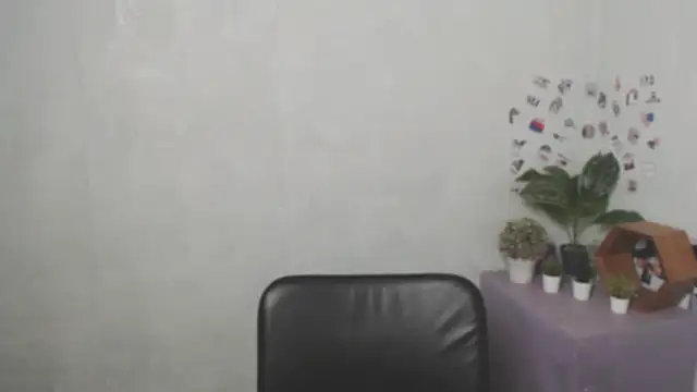 Snapshot of AliceFlirtt_ chatting on December 15, 2025, 12:53 pm AliceFlirtt online show from December 15, 2025, 12:53 pm