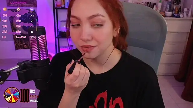 LilyVelvett online show from October 22, 2025, 3:51 am