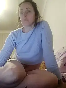 Snapshot of emeli_moon chatting on December 14, 2025, 7:14 am emeli moon online show from December 14, 2025, 7:14 am