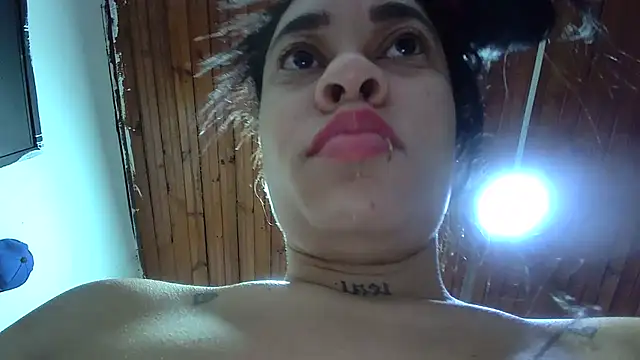 Snapshot of white_sexy_ chatting on October 25, 2025, 11:40 am white sexy online show from October 25, 2025, 11:40 am