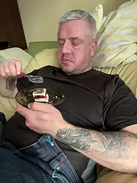 Snapshot of Evolite123 chatting on March 15, 2025, 4:21 pm Evolite123 online show from March 15, 2025, 4:21 pm