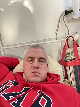 Snapshot of Evolite123 chatting on November 7, 2025, 12:49 pm Evolite123 online show from November 7, 2025, 12:49 pm