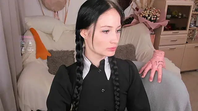 Snapshot of LisaMooore chatting on November 18, 2025, 7:29 pm LisaMooore online show from November 18, 2025, 7:29 pm