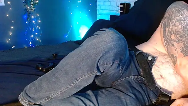 Snapshot of Krys_and_Steve chatting on December 4, 2024, 11:02 pm Krys and Steve online show from December 4, 2024, 11:02 pm