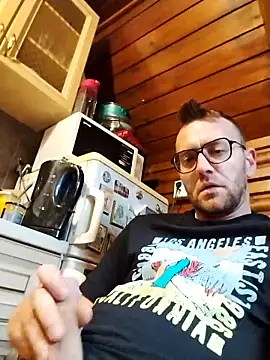 tomee83 online show from November 14, 2025, 9:52 am