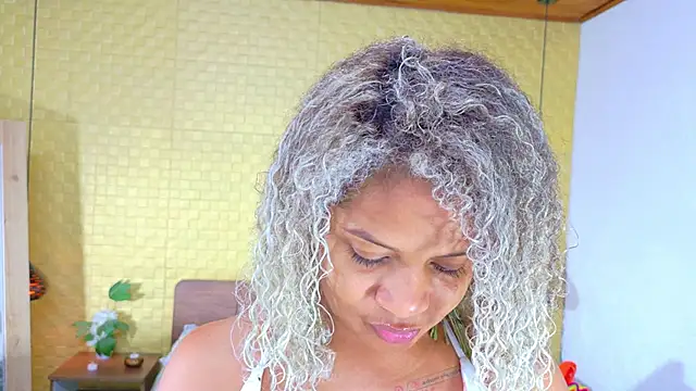 Squirter pussybomb online show from December 7, 2024, 2:53 am