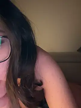 Its Jade online show from February 9, 2025, 9:06 pm