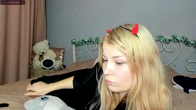 Snapshot of Leila_purr18 chatting on December 14, 2024, 3:18 am Leila purr18 online show from December 14, 2024, 3:18 am