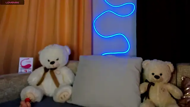 Snapshot of Leila_purr18 chatting on February 11, 2025, 9:20 am Leila purr18 online show from February 11, 2025, 9:20 am