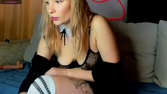 Snapshot of Leila_purr18 chatting on February 22, 2025, 9:45 am Leila purr18 online show from February 22, 2025, 9:45 am
