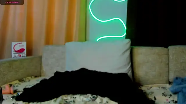 Snapshot of Leila_purr18 chatting on February 25, 2025, 8:25 am Leila purr18 online show from February 25, 2025, 8:25 am