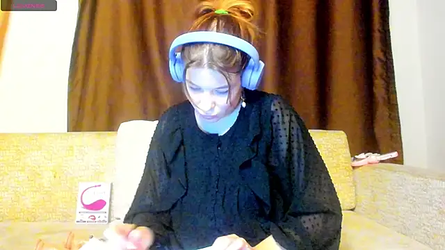 Snapshot of Leila_purr18 chatting on September 27, 2025, 8:03 pm Leila purr18 online show from September 27, 2025, 8:03 pm