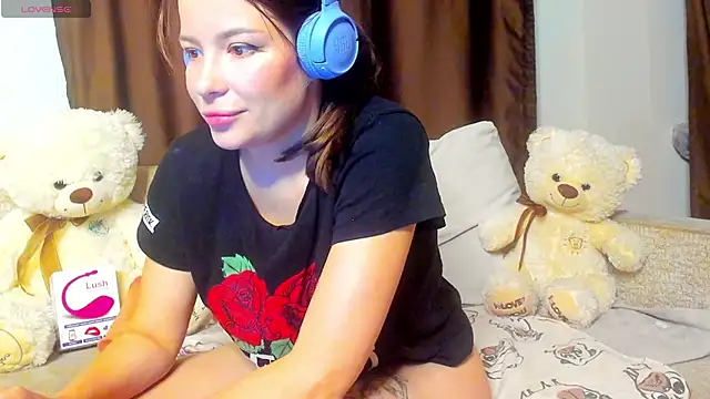 Snapshot of Leila_purr18 chatting on October 5, 2025, 9:13 pm Leila purr18 online show from October 5, 2025, 9:13 pm