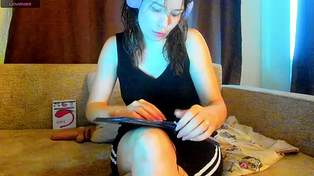 Snapshot of Leila_purr18 chatting on October 6, 2025, 12:46 pm Leila purr18 online show from October 6, 2025, 12:46 pm