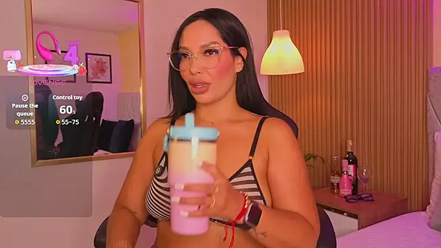 Dakota diaz  online show from December 2, 2025, 8:26 pm