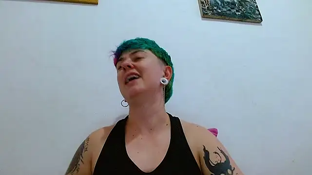 tomboyblue online show from November 27, 2025, 8:44 pm