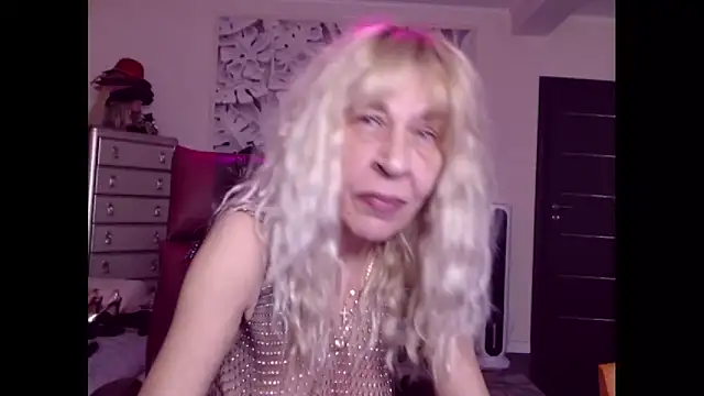 Snapshot of HornyMilf_555 chatting on October 9, 2025, 1:20 pm HornyMilf 555 online show from October 9, 2025, 1:20 pm