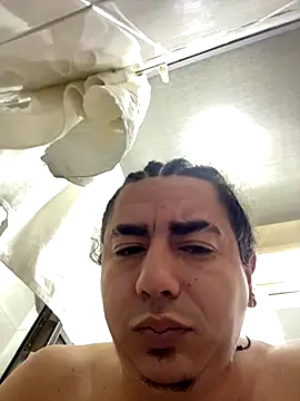 Snapshot of DanielGomez9 chatting on September 18, 2025, 1:02 pm DanielGomez9 online show from September 18, 2025, 1:02 pm