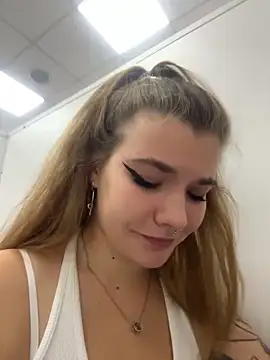 Snapshot of Holy_Tereza chatting on November 15, 2025, 3:52 pm Holy Tereza online show from November 15, 2025, 3:52 pm