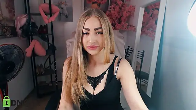 Snapshot of _KittyBoo chatting on December 2, 2024, 7:47 am KittyBoo online show from December 2, 2024, 7:47 am