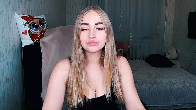 Snapshot of _KittyBoo chatting on October 7, 2025, 7:00 pm KittyBoo online show from October 7, 2025, 7:00 pm