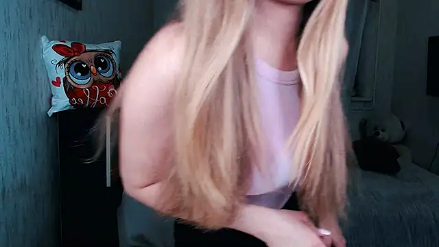 Snapshot of _KittyBoo chatting on November 22, 2025, 7:18 am KittyBoo online show from November 22, 2025, 7:18 am