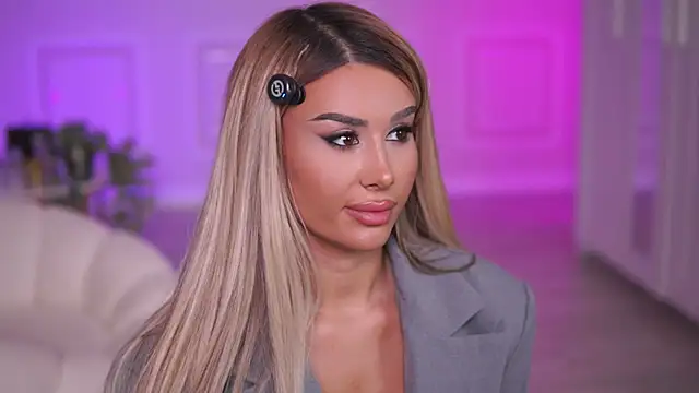 EvaZane online show from October 30, 2025, 8:20 pm