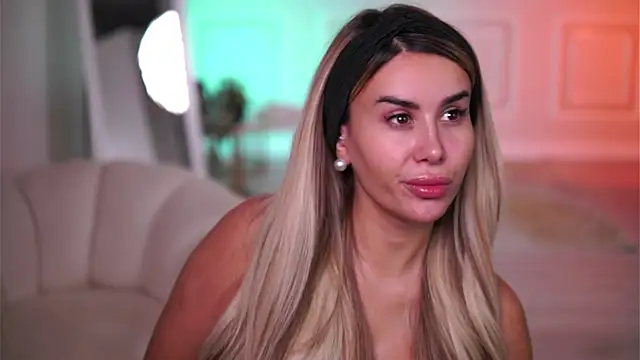 EvaZane online show from November 29, 2025, 10:02 pm