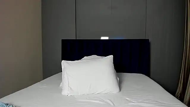 Snapshot of Project-Raven chatting on October 28, 2025, 8:55 pm Project-Raven online show from October 28, 2025, 8:55 pm