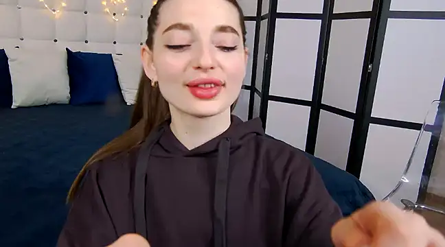 Snapshot of NicoleRosss chatting on February 14, 2025, 8:59 pm NicoleRosss online show from February 14, 2025, 8:59 pm