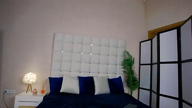 Snapshot of NicoleRosss chatting on March 4, 2025, 6:18 pm NicoleRosss online show from March 4, 2025, 6:18 pm