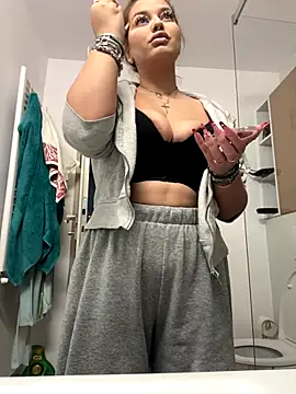 AllysonK online show from December 15, 2025, 11:14 am