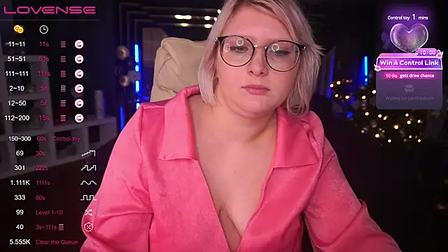 Snapshot of CoolTatis chatting on January 2, 2025, 11:38 pm CoolTatis online show from January 2, 2025, 11:38 pm